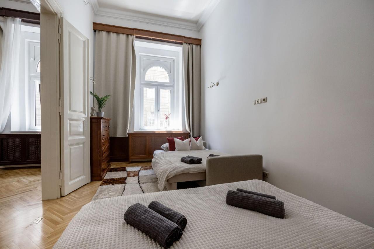 Luxe, Historic Downtown Landmarks 19 Century Apartament Budapesta
